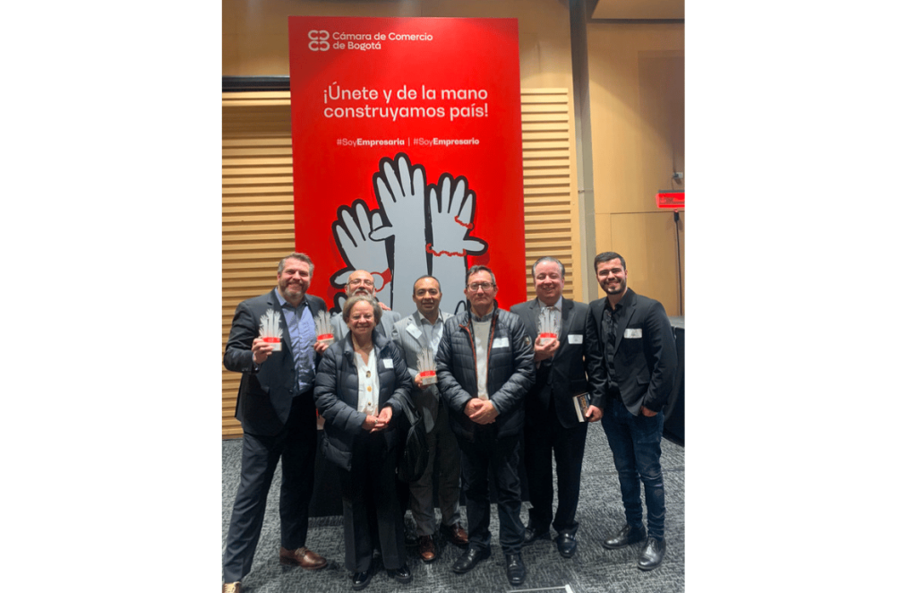 Miembros de Alumni Consultor Pymes reciben reconocimiento en el primer Congreso Colombiano de voluntariado Corporativo de la CCB