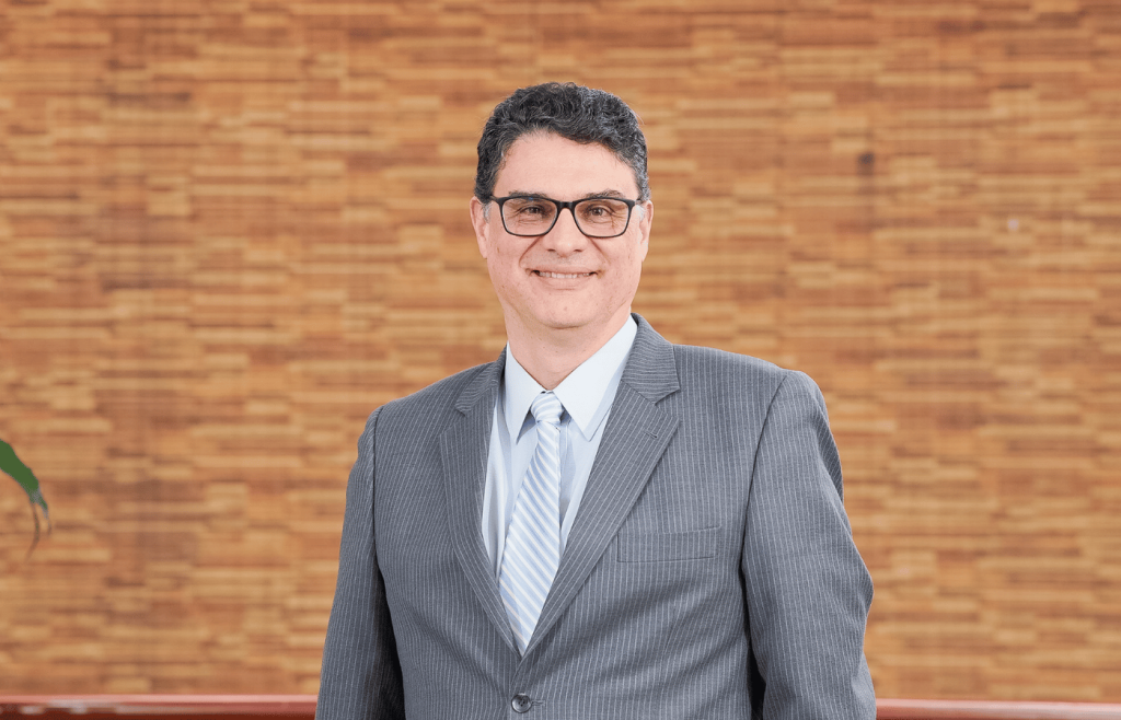 Nombramiento de José Vicente Velasco, PADE 2021, como presidente de Banco Mundo Mujer