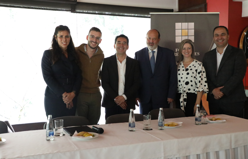 INALDE hace presencia en el lanzamiento de los Premios Dejando Huella